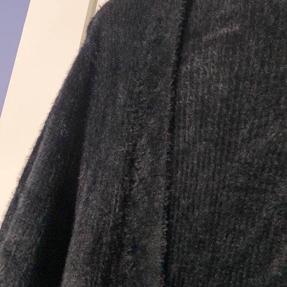 Long black fuzzy Gap sweater - Picture 2 of 3